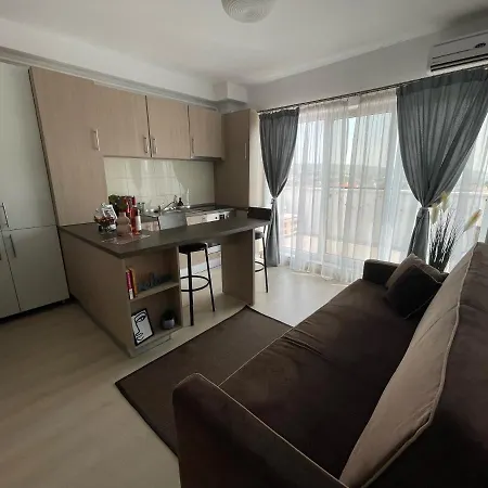 דירה East View By